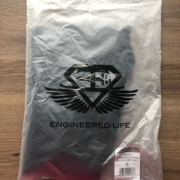 Body Engineers Leggings - Picture 2 of 7